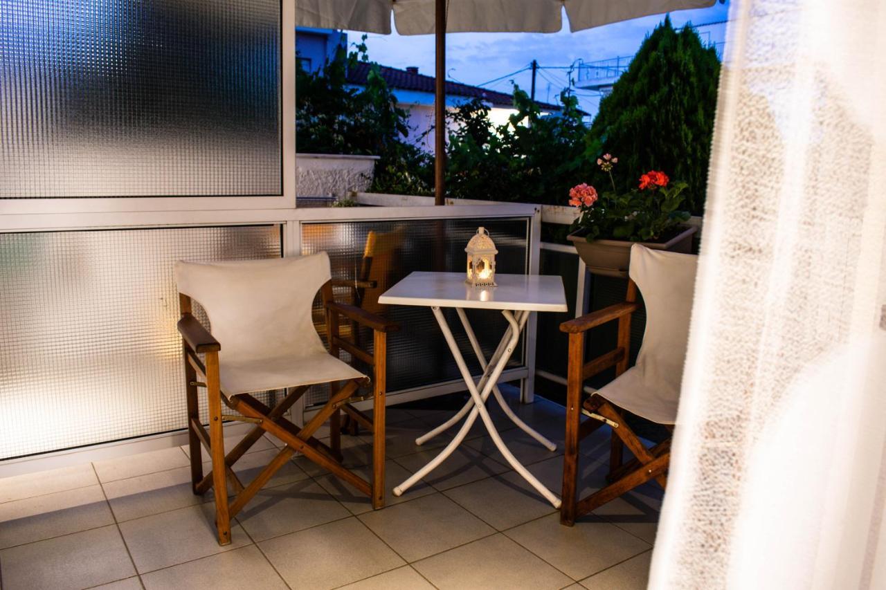 Kiki'S Apartments Neos Pirgos Bagian luar foto