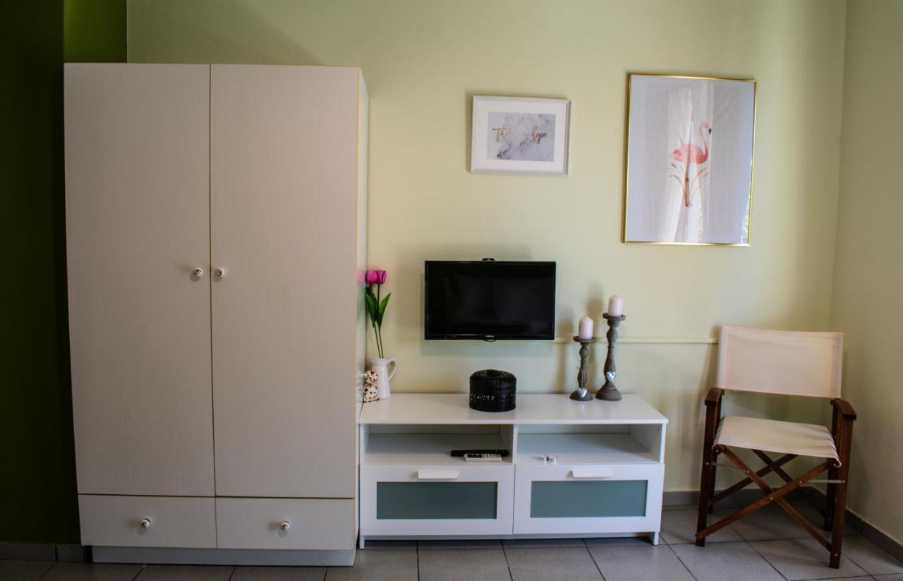 Kiki'S Apartments Neos Pirgos Bagian luar foto